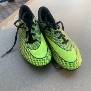 Nike Soccer Cleats Boys 6